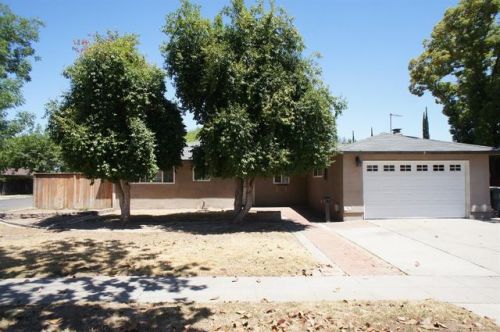 3090 Santa Ana Ave, Fresno, CA 93722-4038