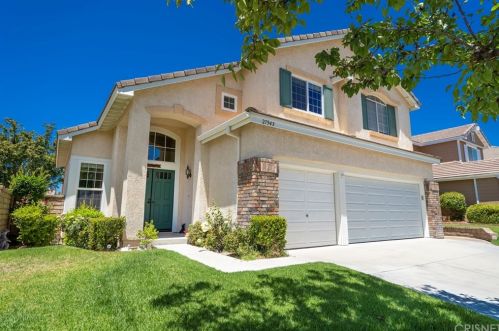 27543 Courtview Dr, Santa Clarita CA  91354-1601 exterior