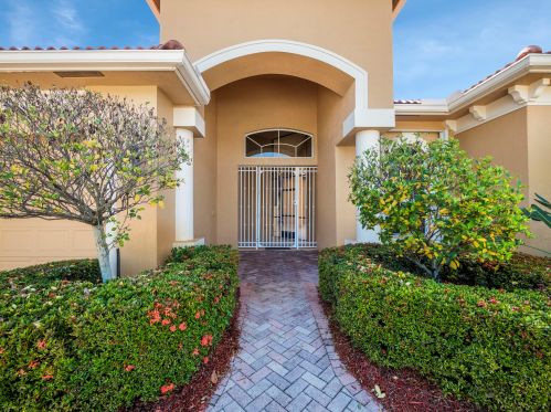 8608 Tompson Point Rd, Fort Pierce, FL 34986-3094