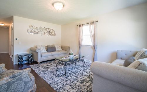 2435 Carpenter Ave, Milwaukee, WI 53221-2956