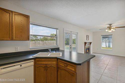 222 Summers Creek Dr, Merritt Island FL  32952-2684 exterior