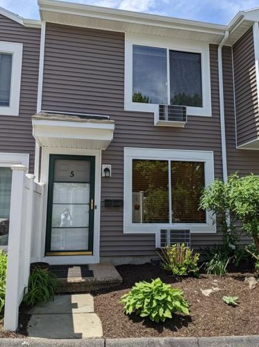 31 Betts Pl, Norwalk, CT 06855-1820