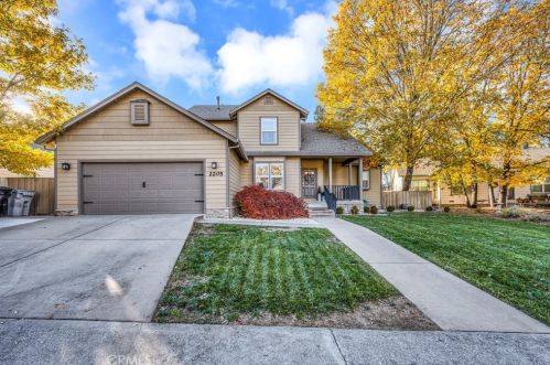 2205 Oakcrest Dr, Lakeport, CA 95453-3040