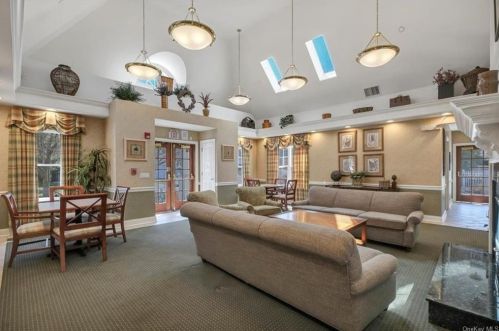 40 Briarbrook Dr, Briarcliff NY  10510-2075 exterior