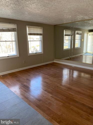 8263 Burning Forest Ct, Springfield VA  22153-3855 exterior
