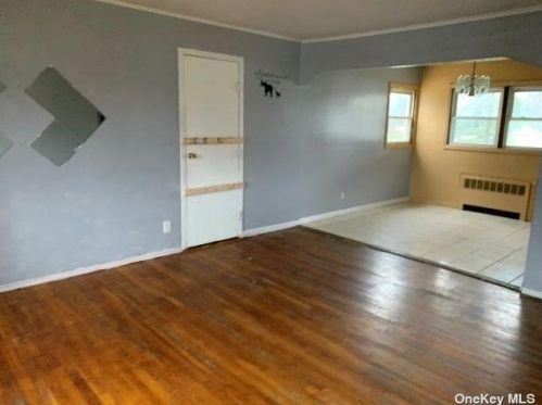 261 11th Ave, Babylon, NY 11704-3231