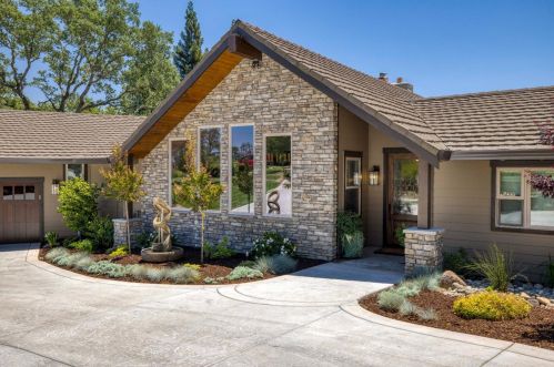 5846 Ridge Park Dr, Loomis, CA 95650-9400