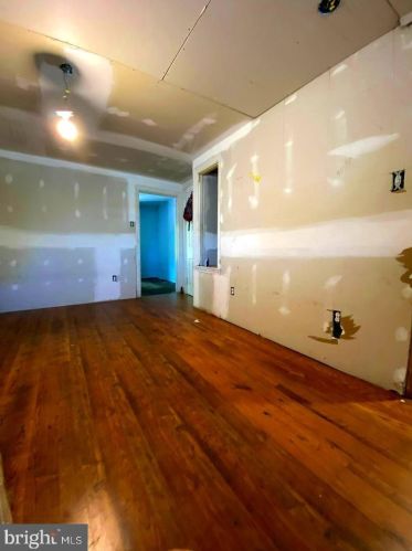 1216 Derry St, Harrisburg PA 17111-1141 exterior