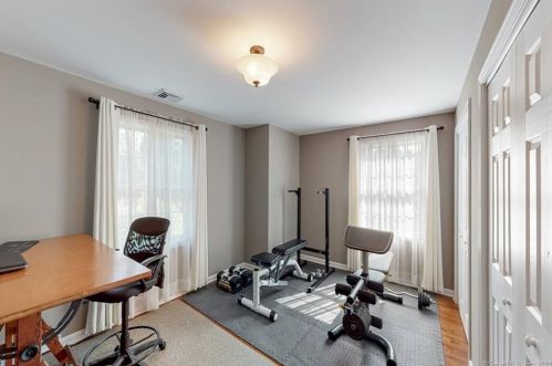 10 Spring Hill Rd, Southington CT  06489-1522 exterior