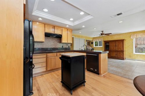 5807 Greens Dr, Riverside CA  92509-7327 exterior