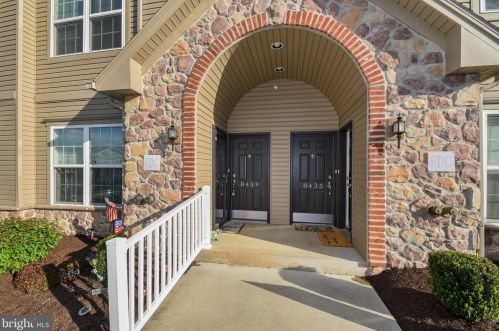 8439 Hilton St, Hummelstown, PA 17036-8647