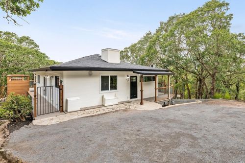 3274 Holland Dr, Santa Rosa, CA 95404-5701