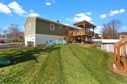 24 Somerset Dr, Washingtonville NY  10992-1372 exterior