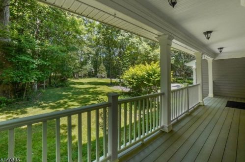11 Cliffwood Rd, Chester, NJ 07930-3102