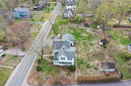 75 Oak Hill Rd, North Kingstown, RI 02852-6005