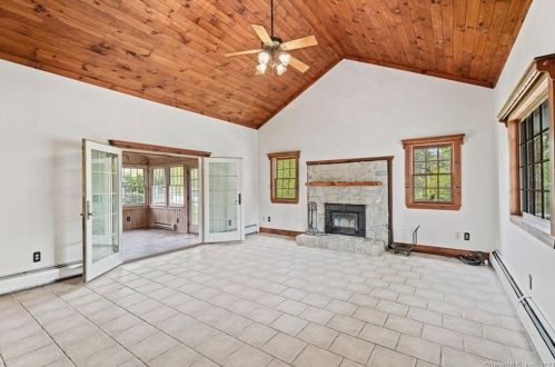 1305 Main St, Wapping CT  06074-2454 exterior