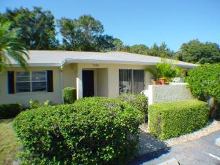7028 Country Club Dr, Sarasota, FL 34243-3513
