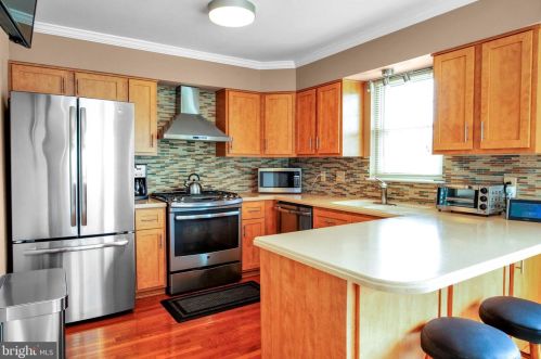 207 Hollytree Ct, Pottstown, PA 19464-3201