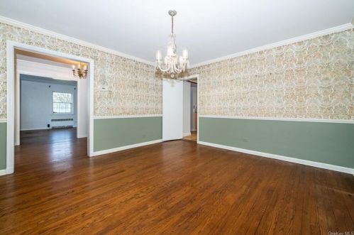 353 Hussey Rd, Mount Vernon NY  10552-2305 exterior