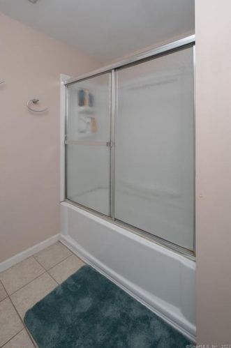 38 Pieper Dr, Wallingford CT  06492-2016 exterior