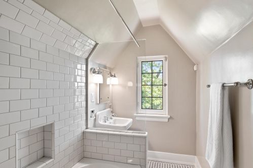 4108 Lk Dr, Milwaukee WI 53211-1719 exterior