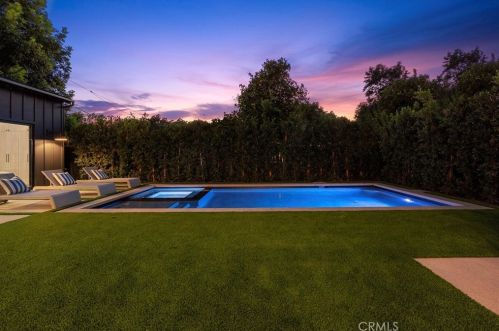 4955 Haskell Ave, Van Nuys CA  91436-1674 exterior