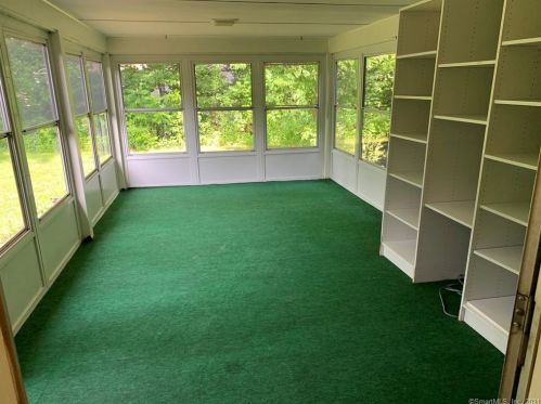 156 Green Manor Rd, Manchester CT  06042-3361 exterior