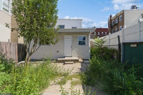 1109 12th St, North Bergen NJ  07047-1815 exterior