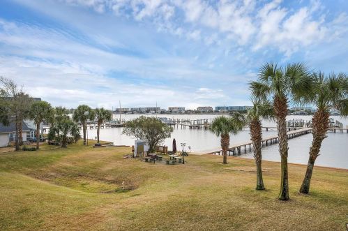 214 Miracle Strip Pkwy, Fort Walton Beach FL  32548-6651 exterior