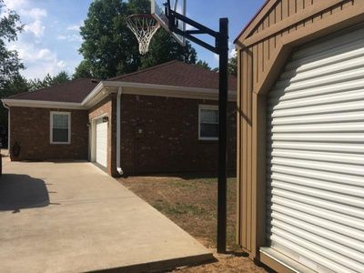 1905 Arboro Pl, Louisville, KY 40220-3577