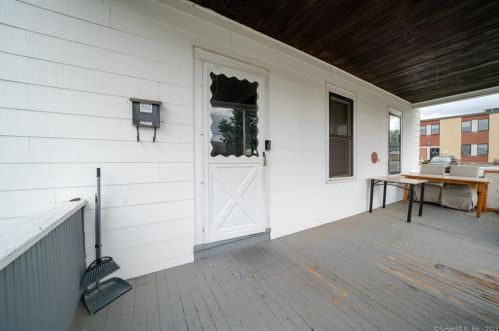 17 Armory St, Manchester, CT 06040-4107