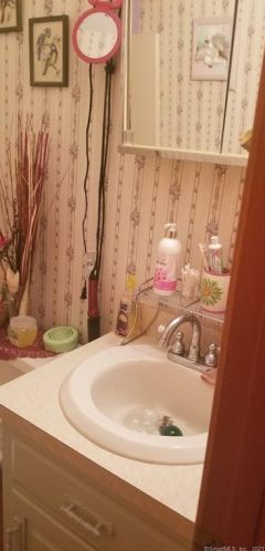 895 Matthews St, Bristol CT  06010-2286 exterior