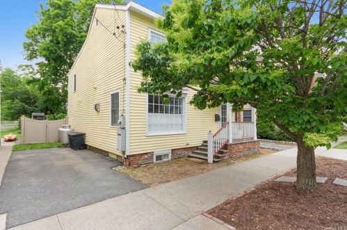 7 Main St, Nelsonville, NY 10516-3211