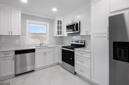 75 Elba Ave, Hopatcong NJ  07843-1848 exterior