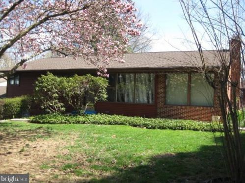 2105 Meetinghouse Rd, Boothwyn, PA 19061-3333