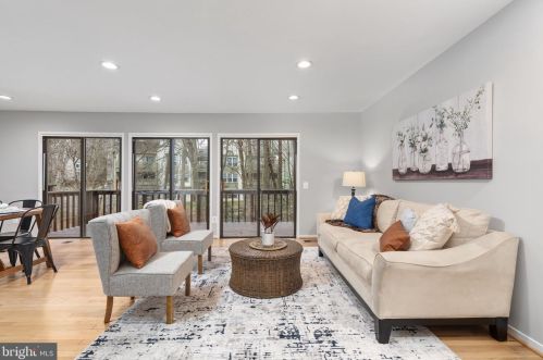 2271 Wheelwright Ct, Herndon VA  20191-2337 exterior