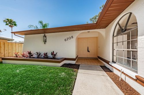 6208 7th Ave, Saint Petersburg, FL 33707-2303