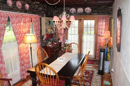 3 Crestwood Dr, East Freehold, NJ 07728-1712