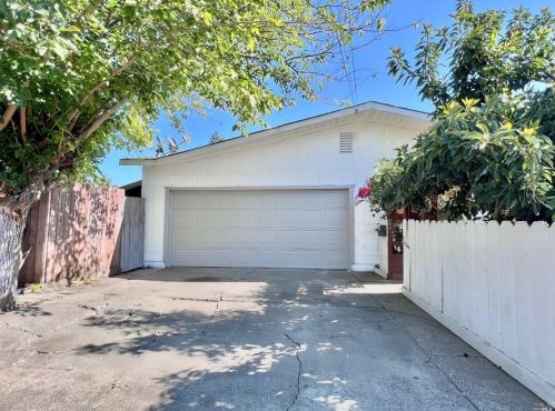 1430 Beachwood Dr, Santa Rosa, CA 95407-7002