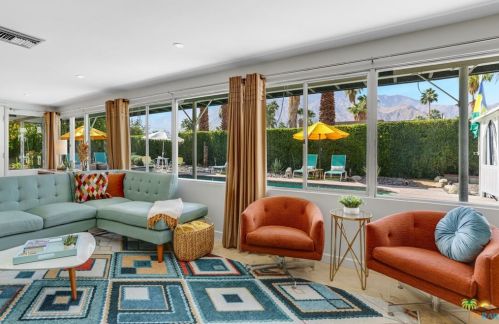1135 Sunrise Way, Palm Springs CA  92262-5310 exterior