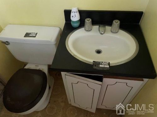 6 Jennifer Ct, Piscataway NJ  08854-5416 exterior