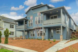412 Lindsay Ln, Ashland, OR 97520-1038