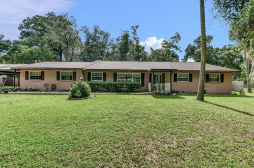 1709 Stone St, Deland, FL 32720-2319