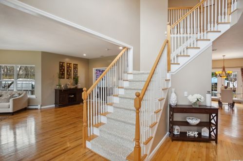 8 Raffaella Dr, Eastport NY  11941-1446 exterior