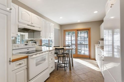 1193 Winding Ct, Mohegan Lake, NY 10547-2010