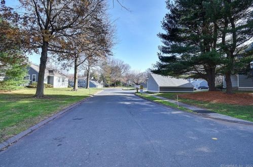 209 Oakland St, Manchester, CT 06042-8259