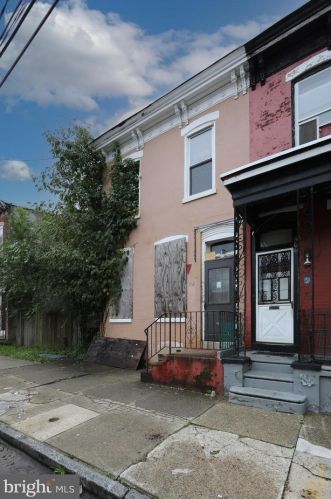 568 Spruce St, Camden NJ  08103-2131 exterior