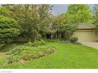 26551 Bernwood Rd, Cleveland, OH 44122-7131