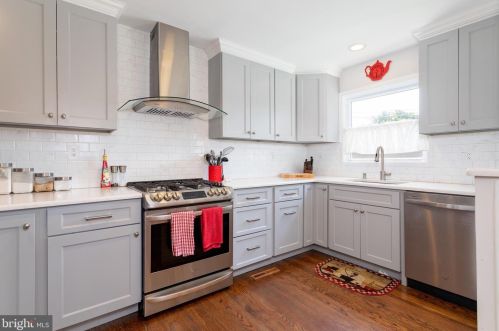 2501 Dean Dr, Wilmington, DE 19808-3313