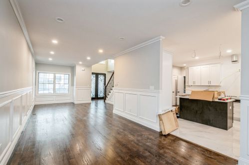 57 Bobwhite Ln, Hicksville NY  11801-4520 exterior